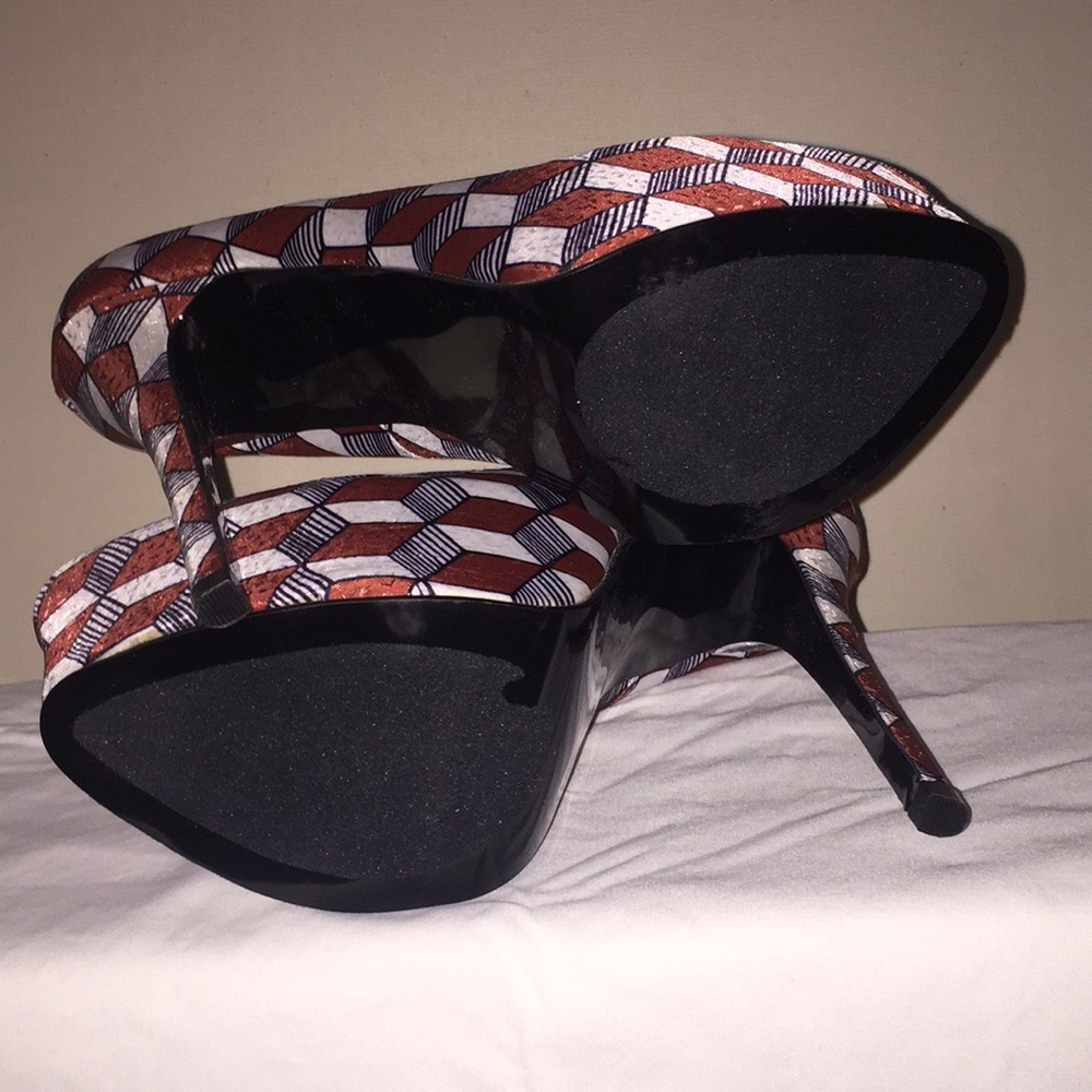 Liliana Orange White Geometric Platform Pumps - Picture 4 of 4
